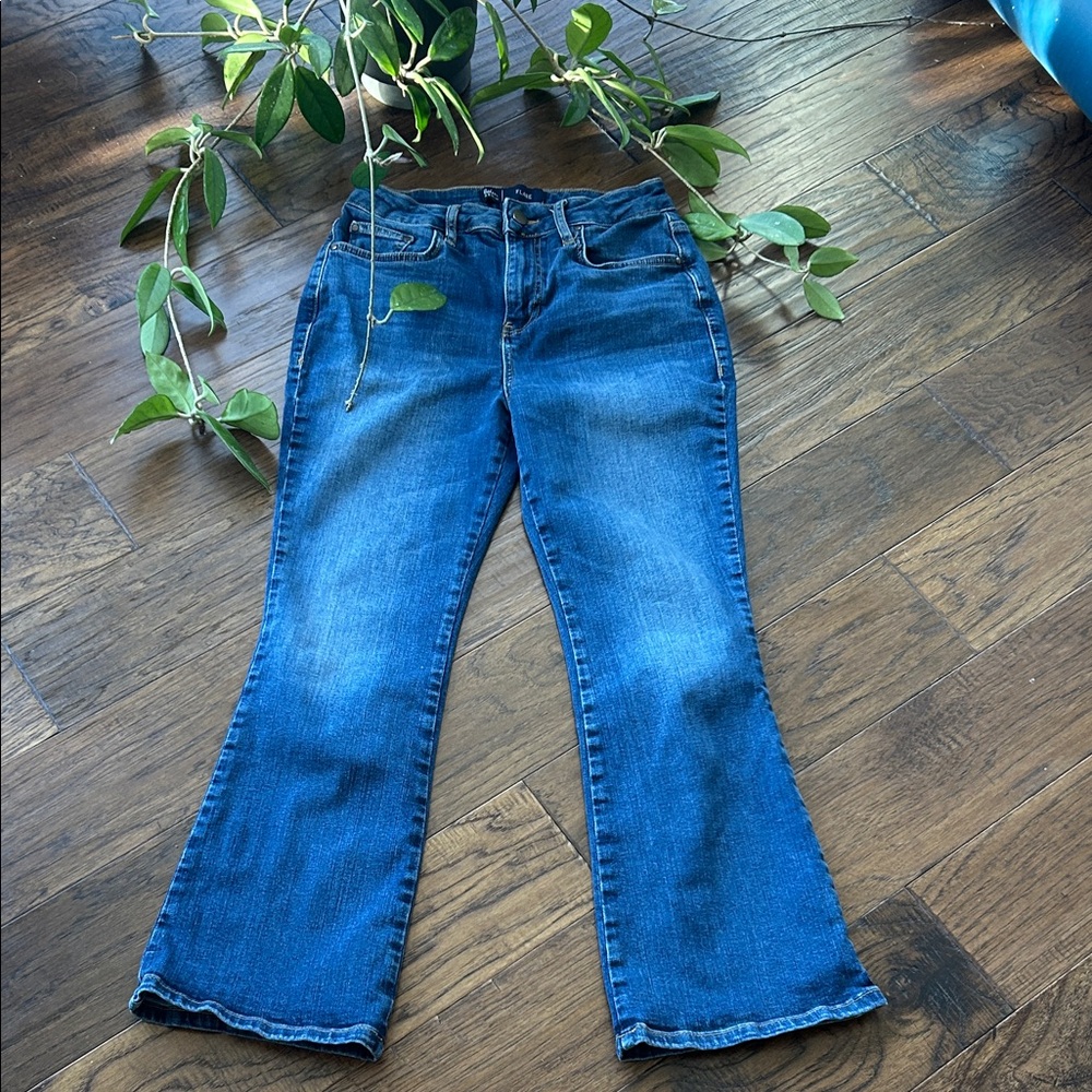Boden cropped Flare Jeans in Deep Blue